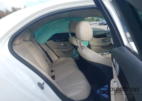 2017 Mercedes-Benz C 300 4Matic z USA, uszkodzony, nr VIN WDDWF4KB6HR215040